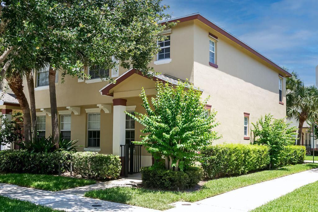 Photo of 2113 SE Fern Park Drive, Port Saint Lucie, FL 34952 (MLS # R11099945)