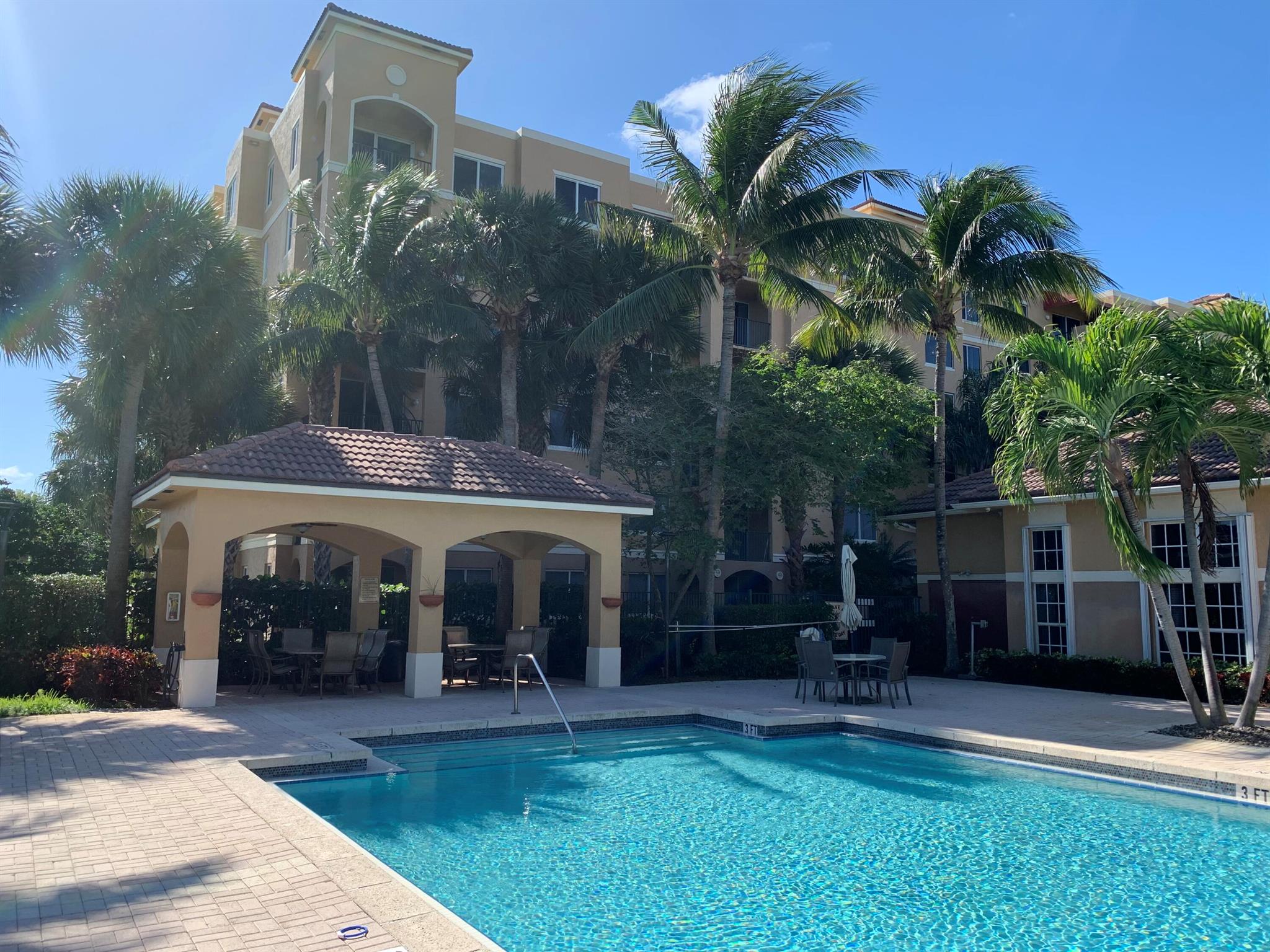 HYPOLUXOS MARINERS CAY CO - Residential