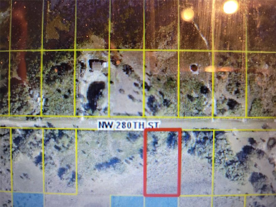 Buildable lot located in the desirable area of NW Okeechobee County. ( The Prairie} motivated seller.Zoned residential/agricultural. Build your dream home or manufactured home home. Buyer responsible to verify all sizes