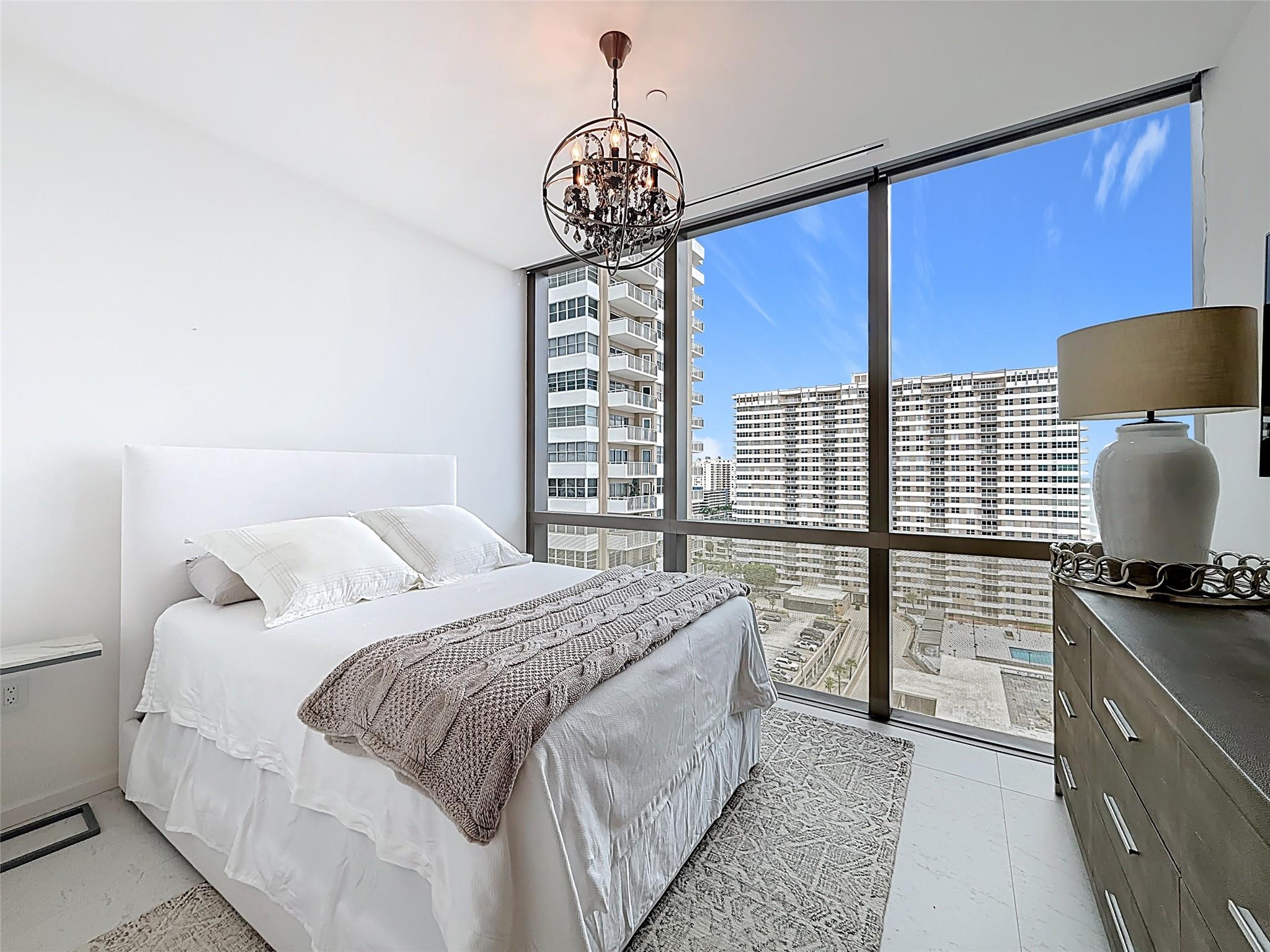 2000 Ocean - Residential