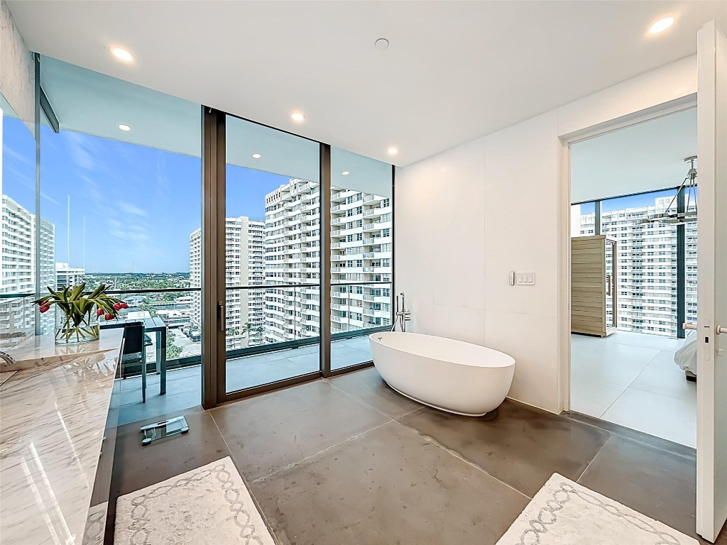 2000 Ocean - Residential