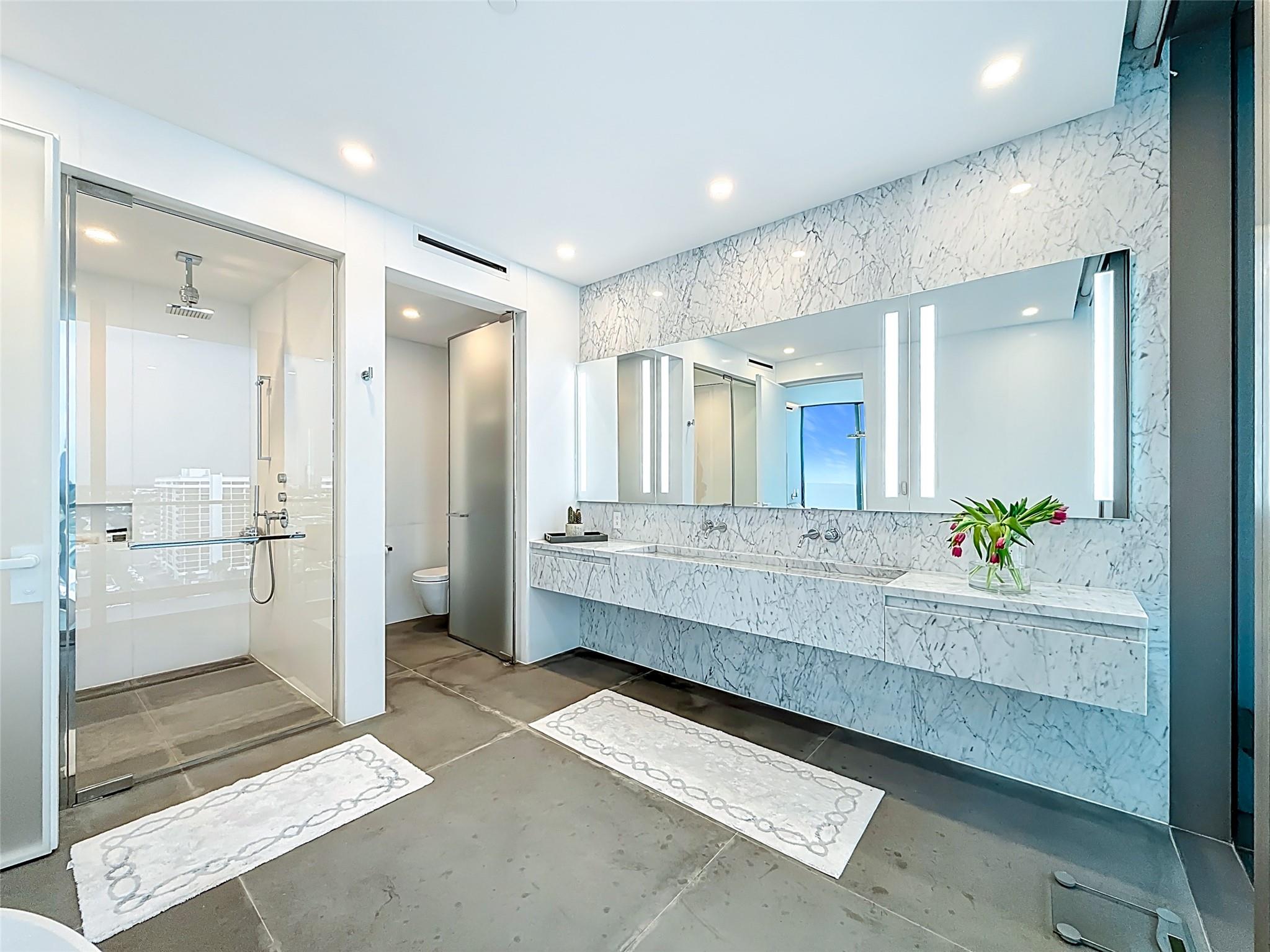 2000 Ocean - Residential