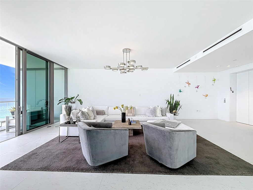 2000 Ocean - Residential