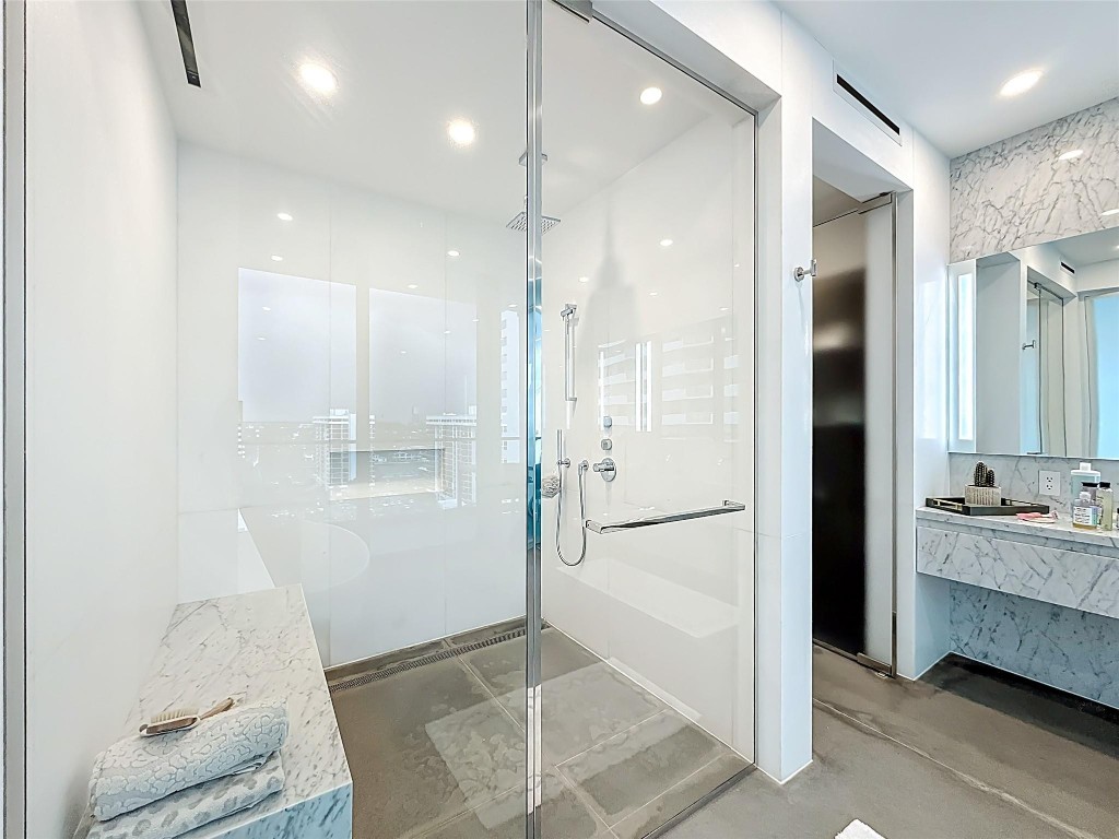 2000 Ocean - Residential