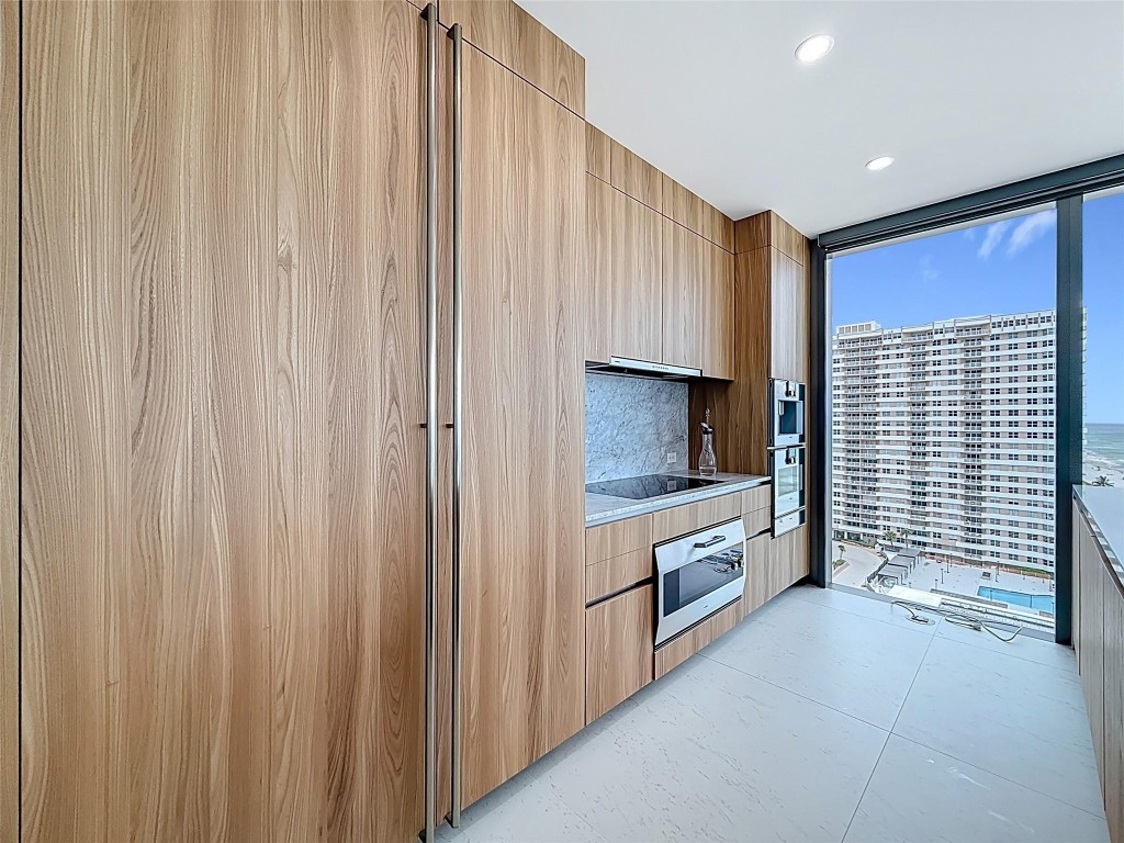 2000 Ocean - Residential