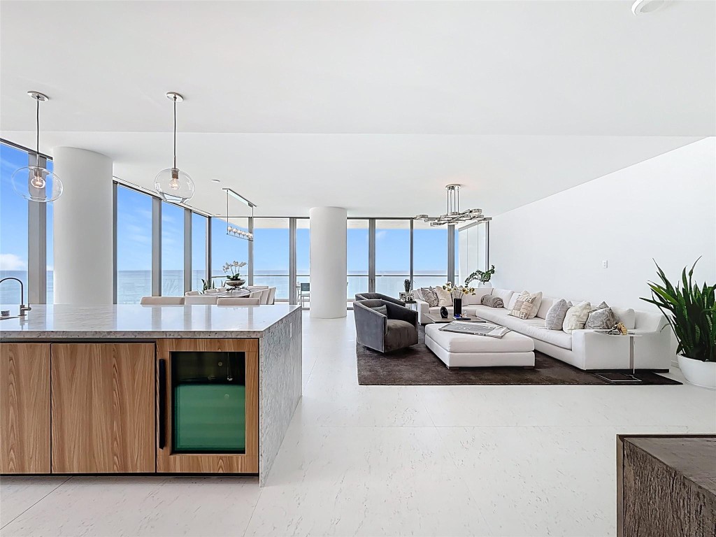 2000 Ocean - Residential