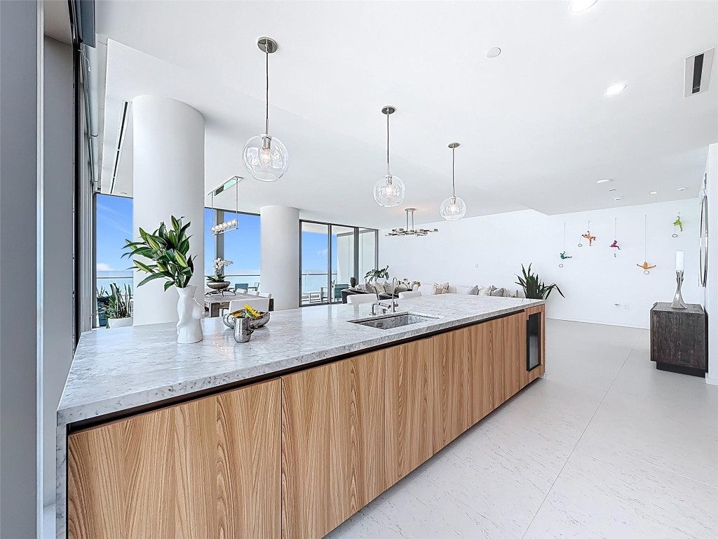 2000 Ocean - Residential