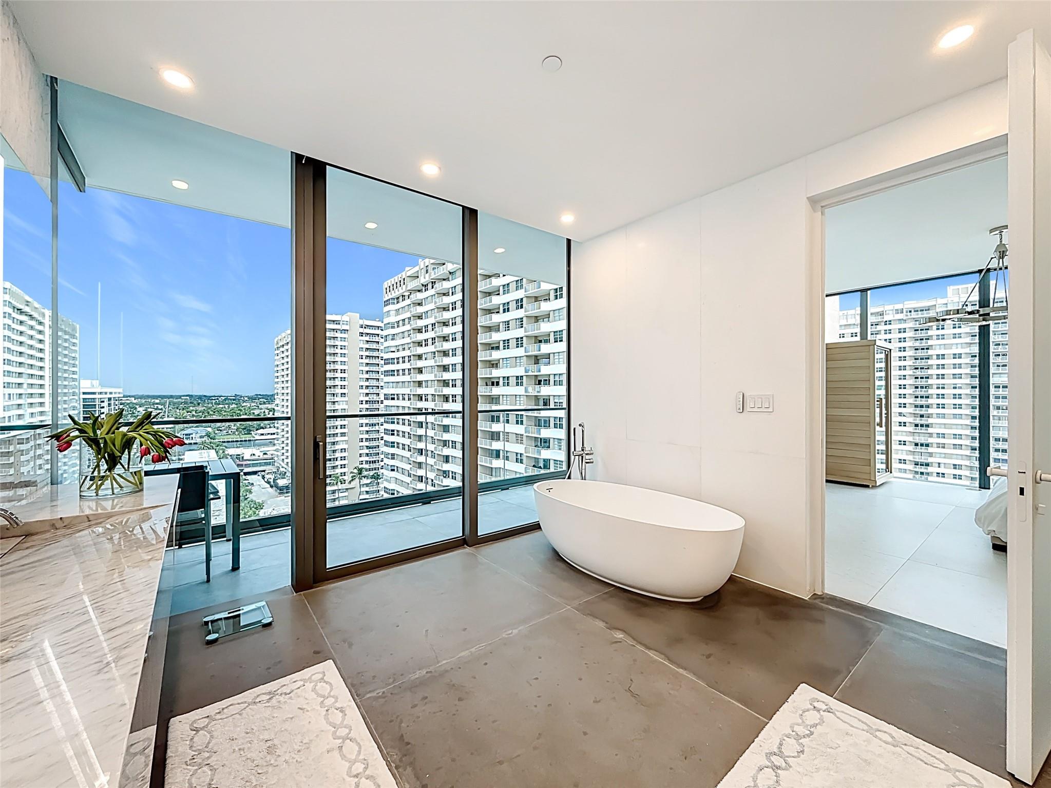 2000 Ocean - Residential