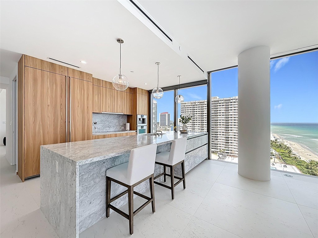 2000 Ocean - Residential