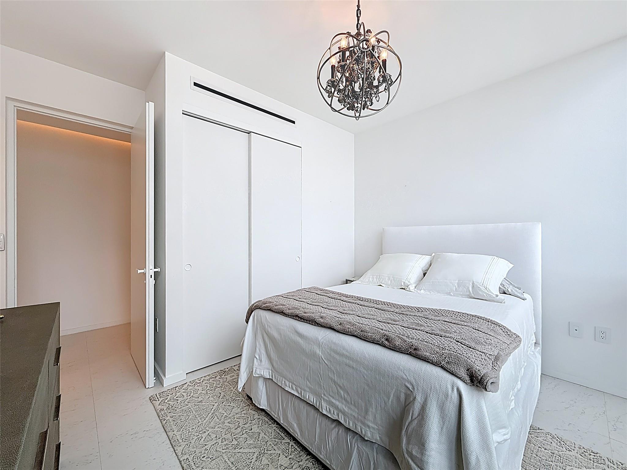 2000 Ocean - Residential