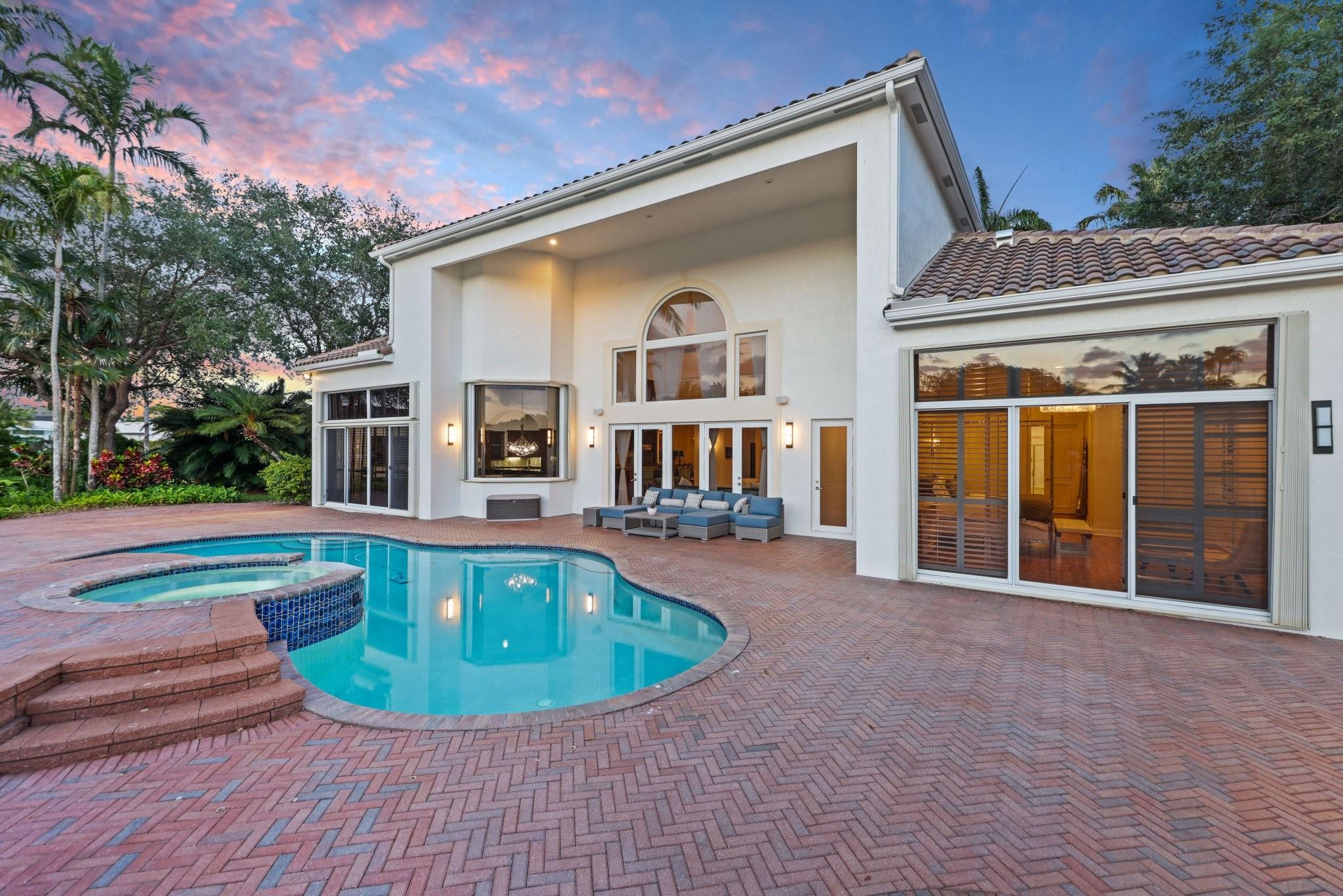 2753 W Stonebrook Cir