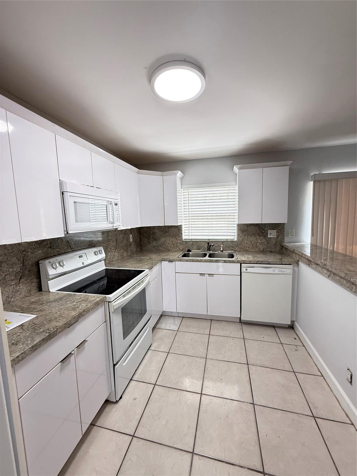 FIRST MONTH AND SECURITY OF ONLY $1,500 MOVES YOU IN. Come see this Oversized 3 bedroom 2 1/2 bath home with almost 1.300 sq ft of living space. This freshly painted unit has a large master bedroom with a walk-in closet, full size washer and dryer, private enclosed backyard with storage, two parking spaces in front of the unit, water, trash, and sewer included. Community pool, fitness center, and basketball courts. minimum 600 credit score per association. no dogs. Fast association approval. SECTION 8 OK.