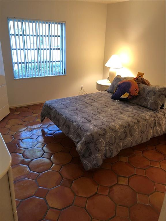 BAY COLONY CLUB - Residential