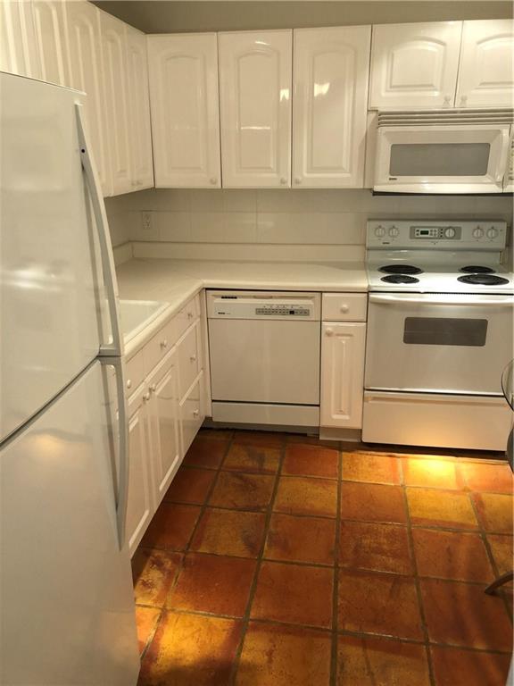 BAY COLONY CLUB - Residential