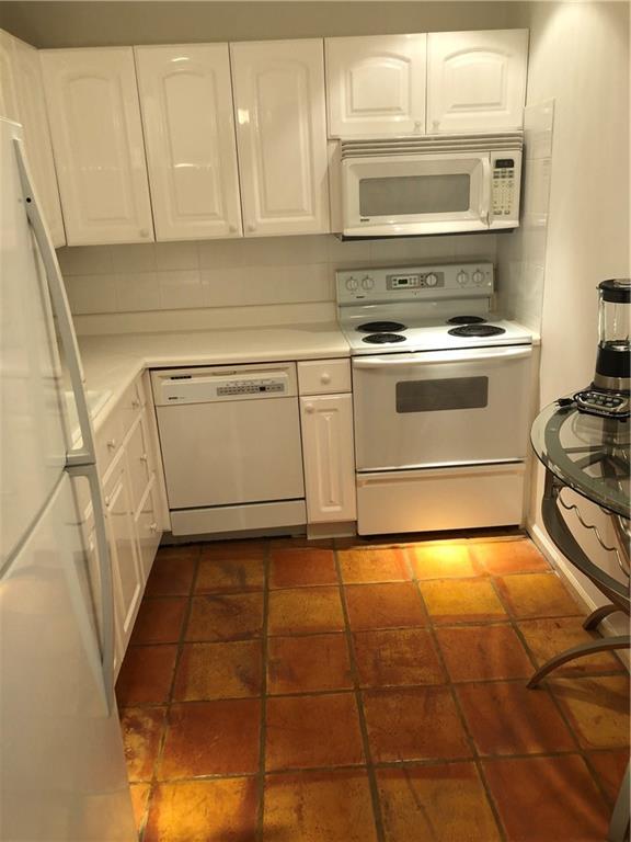 BAY COLONY CLUB - Residential