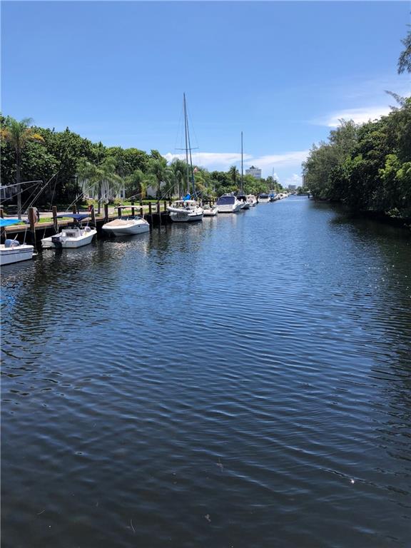 BAY COLONY CLUB - Residential