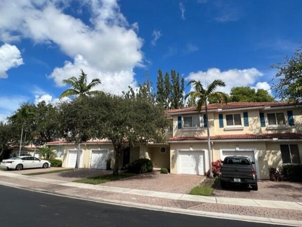 Photo of 3056 N Evergreen Cir, Boynton Beach, FL 33426 (MLS # R10926065)