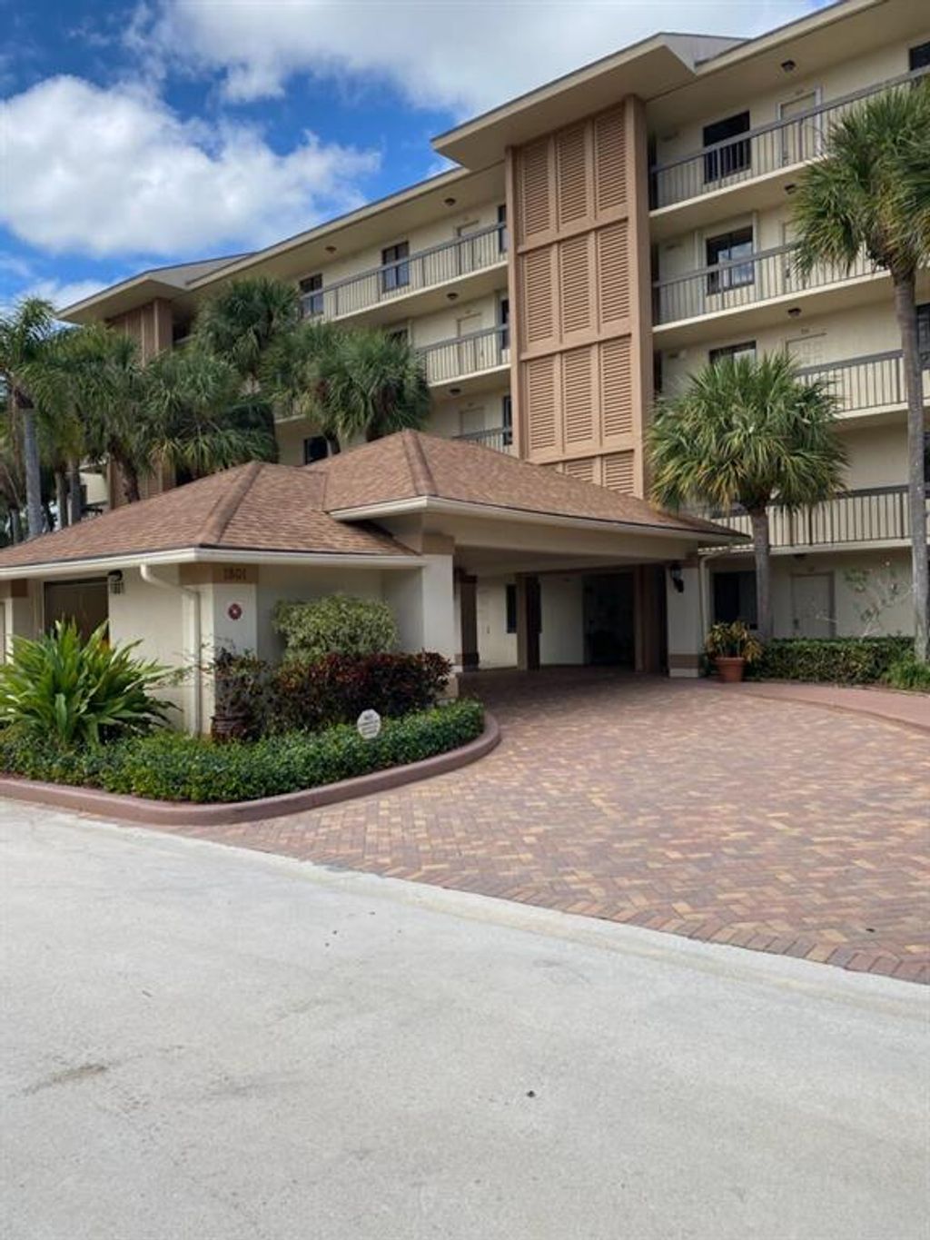 Photo of 1801 Marina Isle Way #206, Jupiter, FL 33477 (MLS # R10754184)