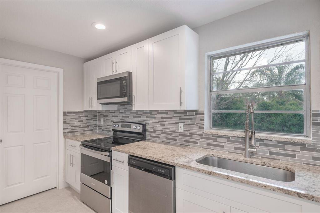 Photo of 913 SE 10th Street, Stuart, FL 34994 (MLS # R10727026)