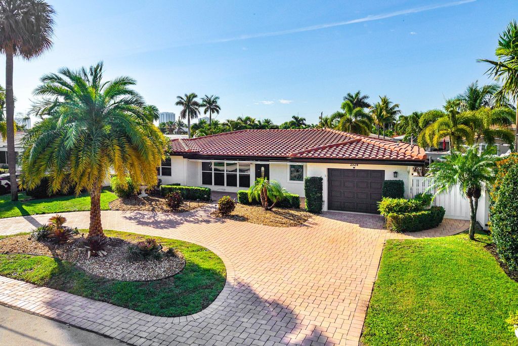 Photo of 2524 SE 9th Street, Pompano Beach, FL 33062 (MLS # B26003566)