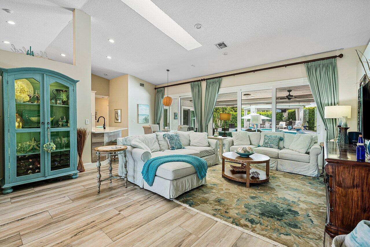 MEADOW WOOD OF THE LANDINGS AT WELLINGTO - Residential