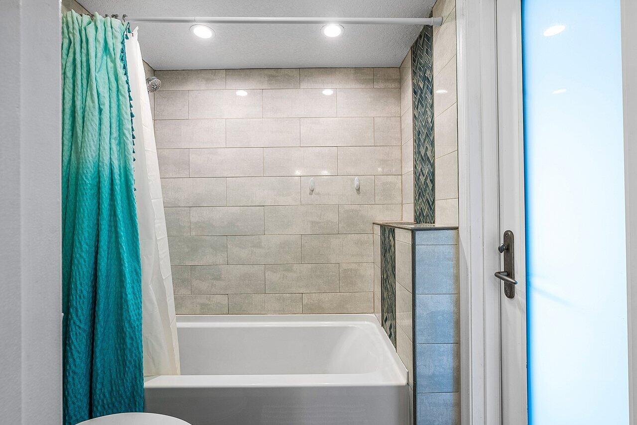 MEADOW WOOD OF THE LANDINGS AT WELLINGTO - Residential