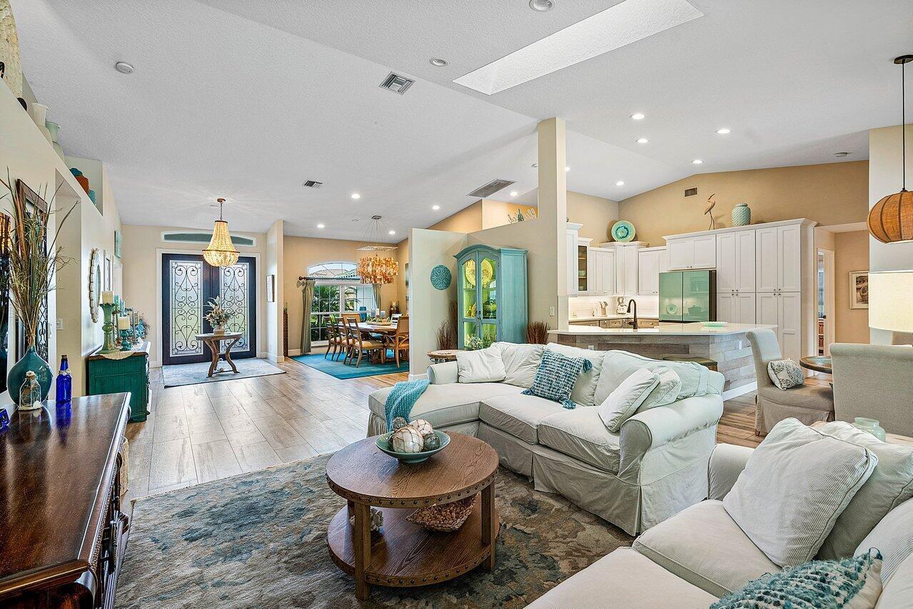 MEADOW WOOD OF THE LANDINGS AT WELLINGTO - Residential