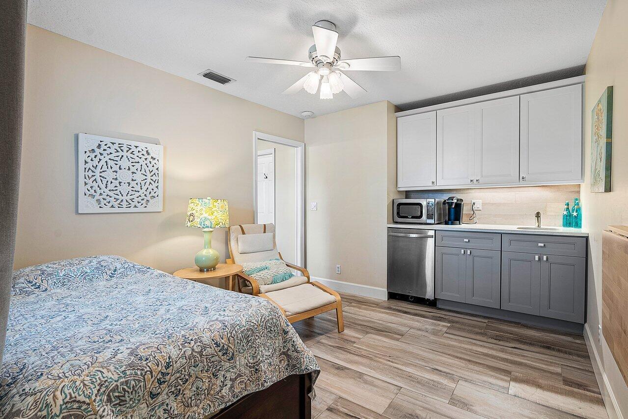 MEADOW WOOD OF THE LANDINGS AT WELLINGTO - Residential