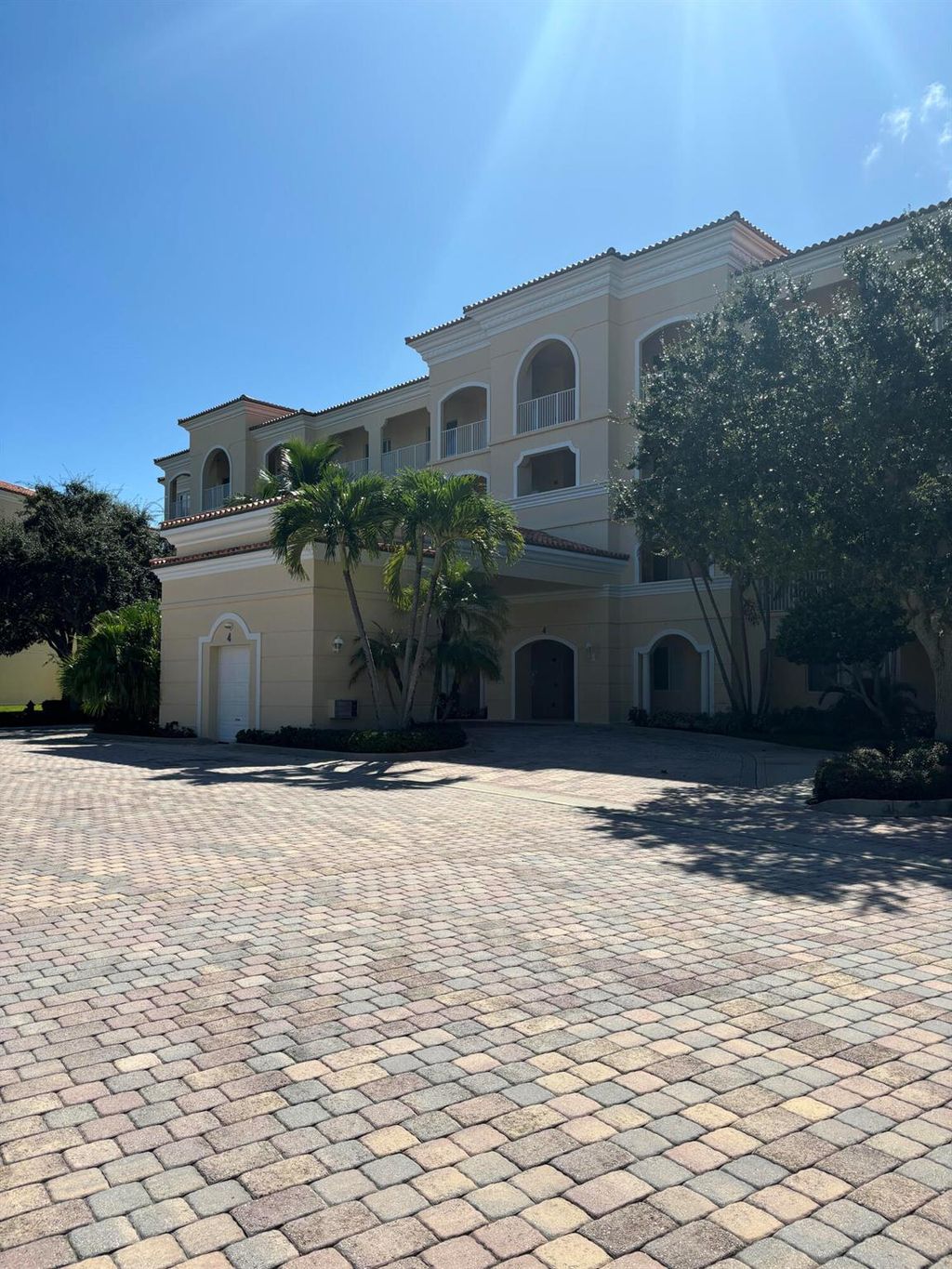 Photo of 4 Harbour Isle Drive E #202, Fort Pierce, FL 34949 (MLS # R11017369)