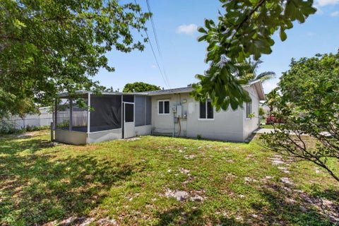 Tiny photo for 2811 NE 9th Terrace, Pompano Beach, FL 33064 (MLS # B26050250)