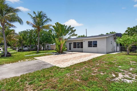 Tiny photo for 2811 NE 9th Terrace, Pompano Beach, FL 33064 (MLS # B26050250)