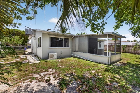 Tiny photo for 2811 NE 9th Terrace, Pompano Beach, FL 33064 (MLS # B26050250)