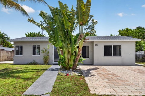 Tiny photo for 2811 NE 9th Terrace, Pompano Beach, FL 33064 (MLS # B26050250)