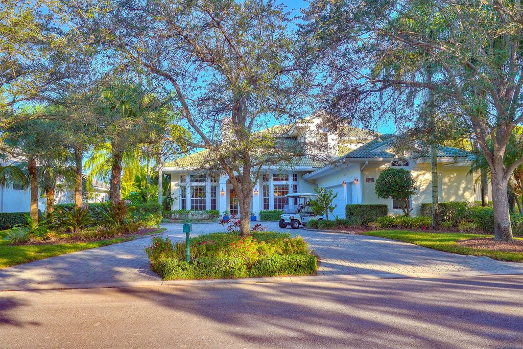 Photo of 4577 SE Waterford Drive, Stuart, FL 34997 (MLS # R11136355)