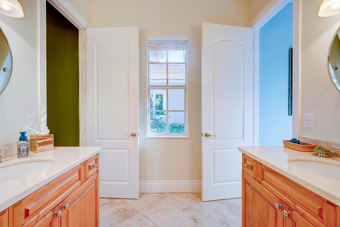 Stuart, Florida, 34997, United States, 5 Bedrooms Bedrooms, ,4 BathroomsBathrooms,Residential,Active,1987181