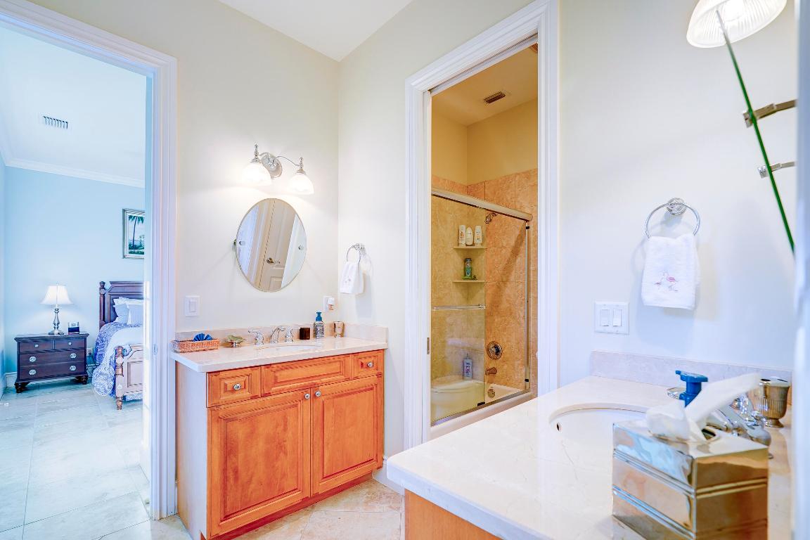 Stuart, Florida, 34997, United States, 5 Bedrooms Bedrooms, ,4 BathroomsBathrooms,Residential,Active,1987181