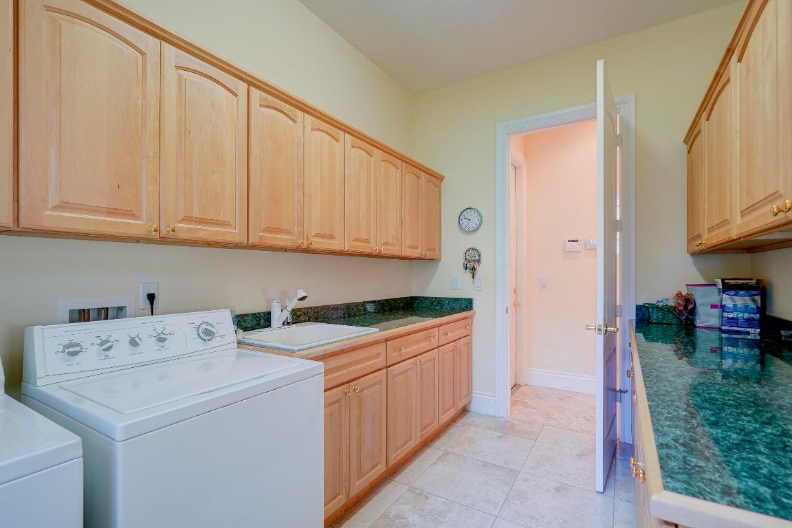 Stuart, Florida, 34997, United States, 5 Bedrooms Bedrooms, ,4 BathroomsBathrooms,Residential,Active,1987181