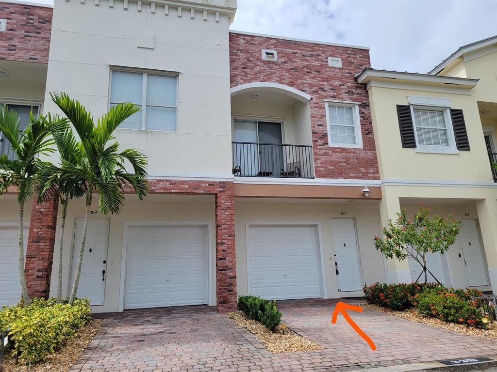 Photo of 10480 SW Stephanie Way #3203, Port Saint Lucie, FL 34987 (MLS # R10738270)