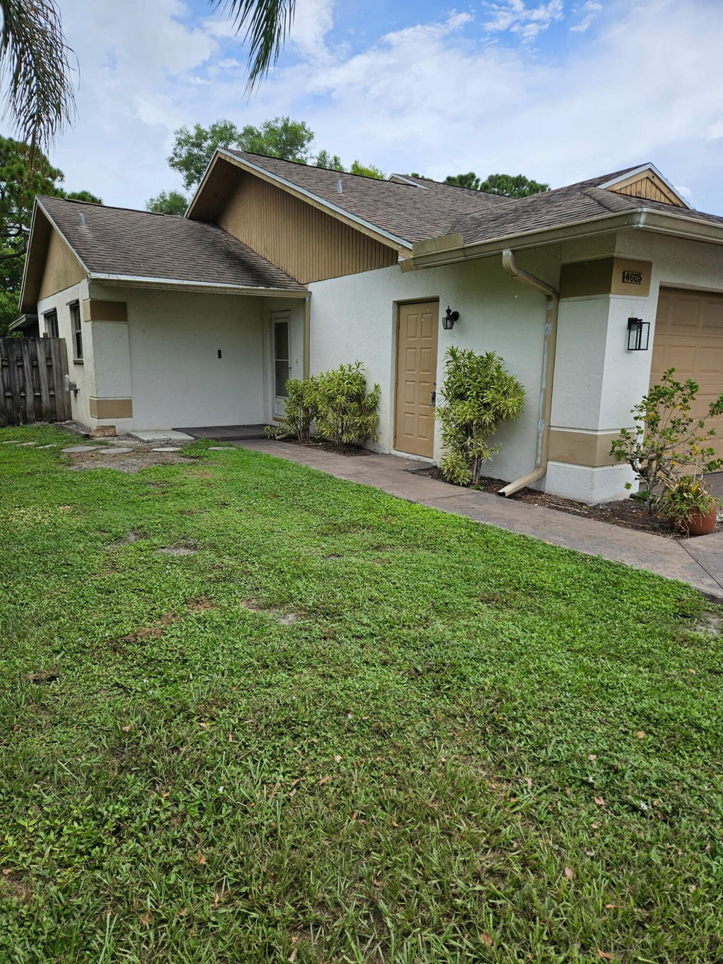 Photo of 4605 SE GENEVA Drive #00, Stuart, FL 34997 (MLS # B26084424)