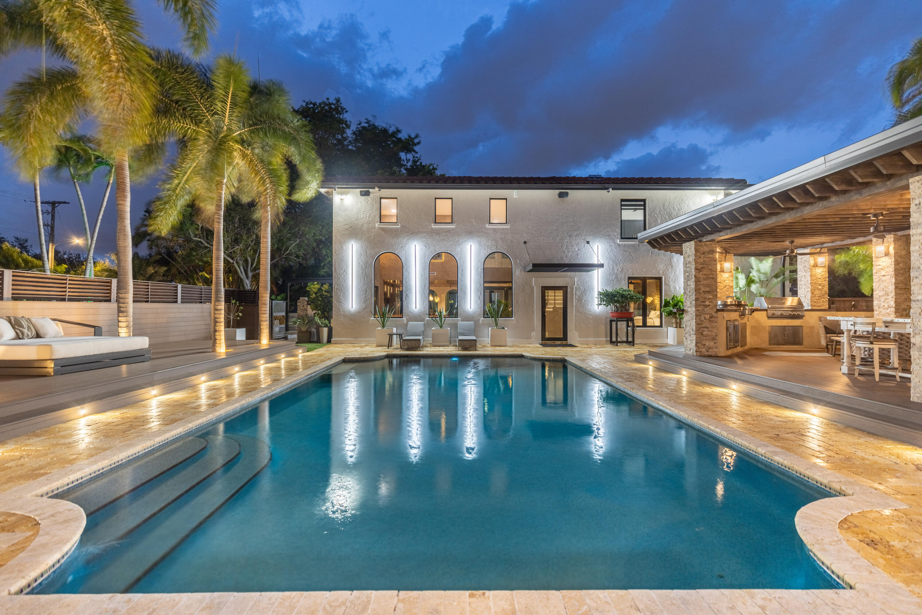 290 NW 6th Street