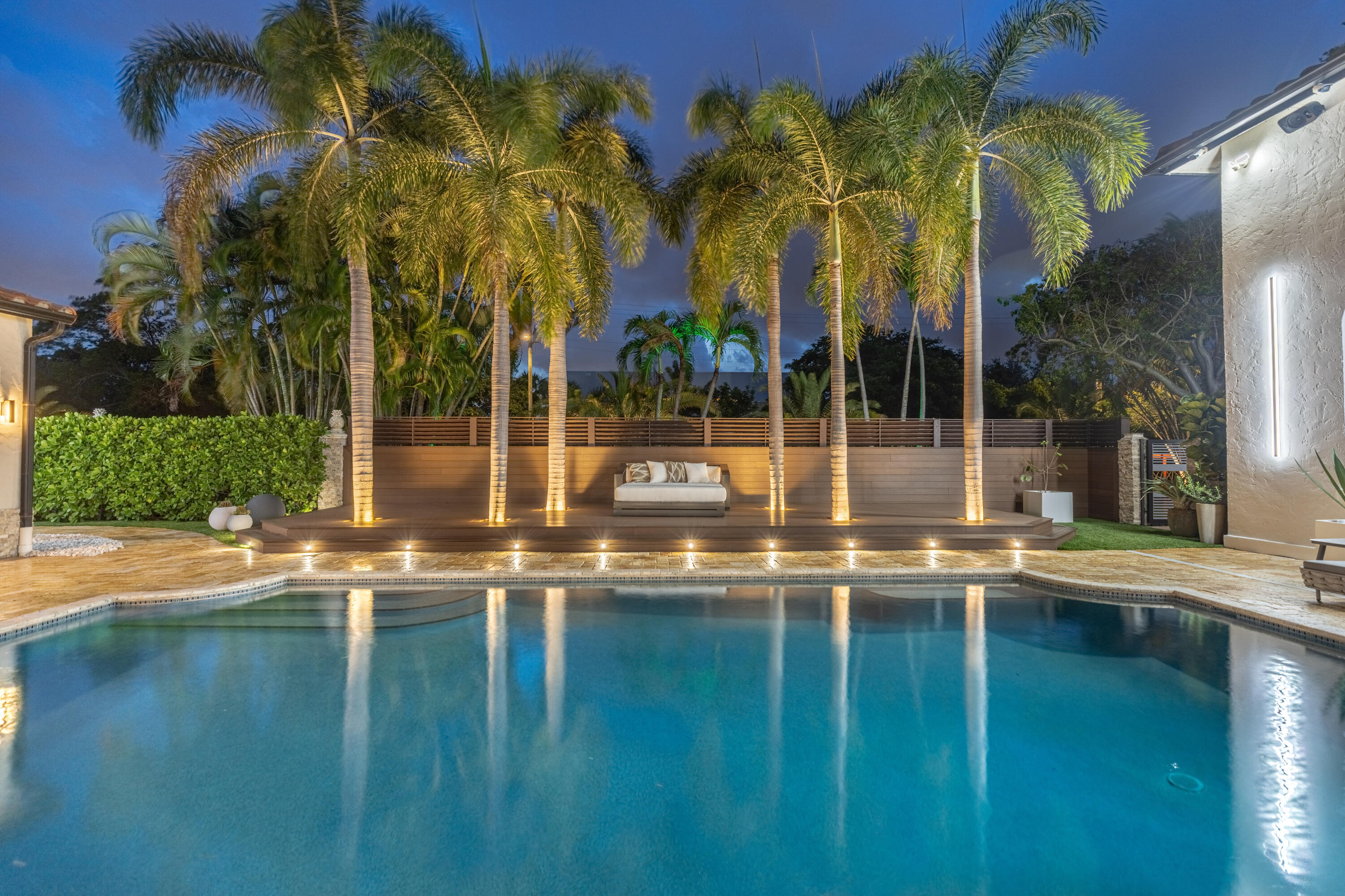 290 NW 6th Street