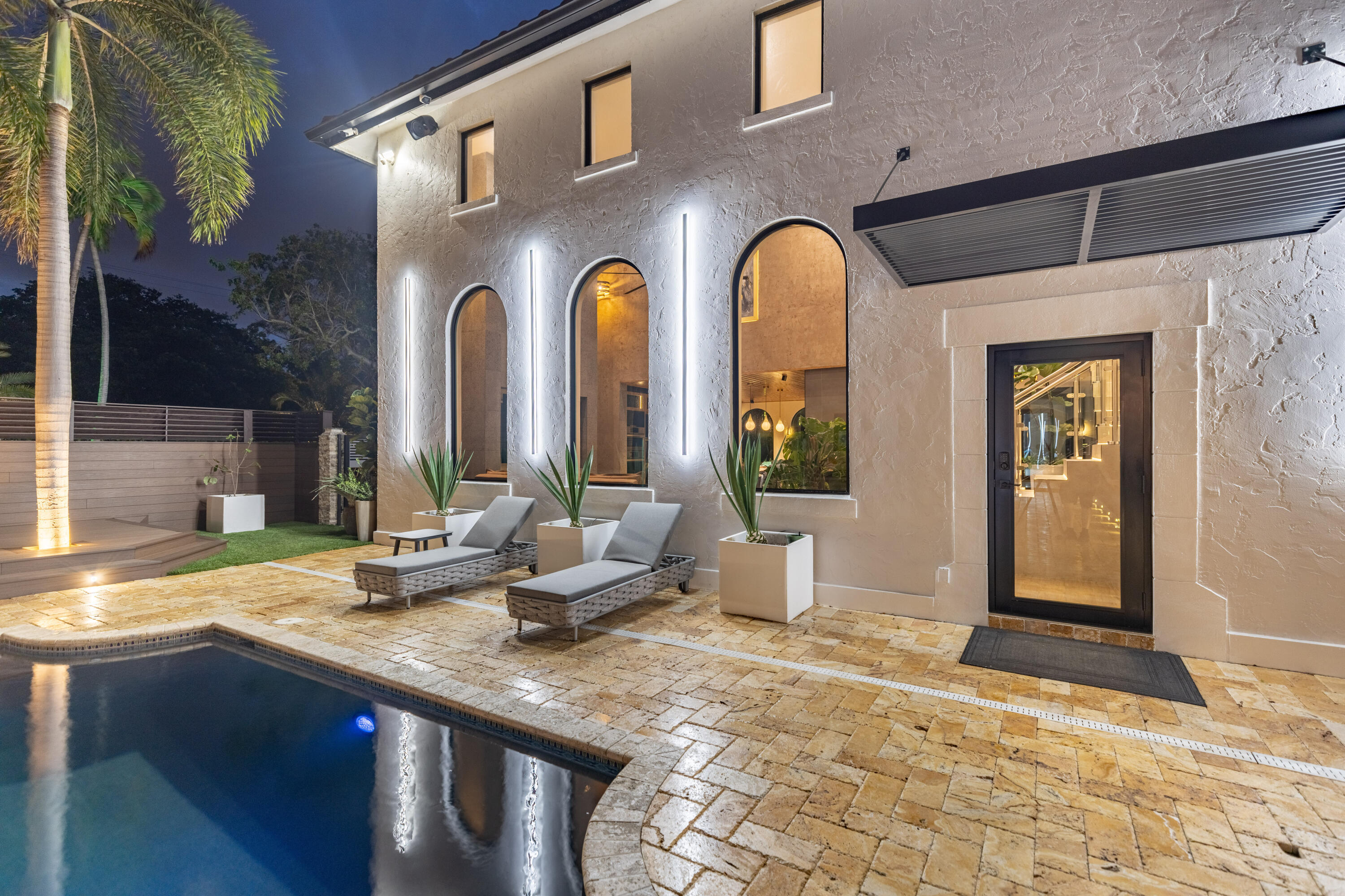 290 NW 6th Street