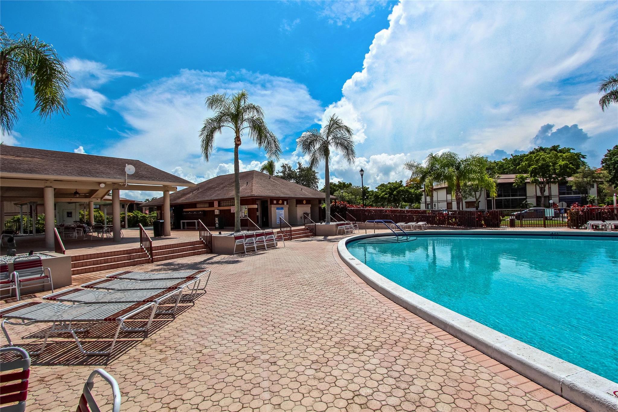 9368 S Belfort Cir 105, Fort Lauderdale, FL, 33321/$152,000 2 9368 S Belfort Cir 105