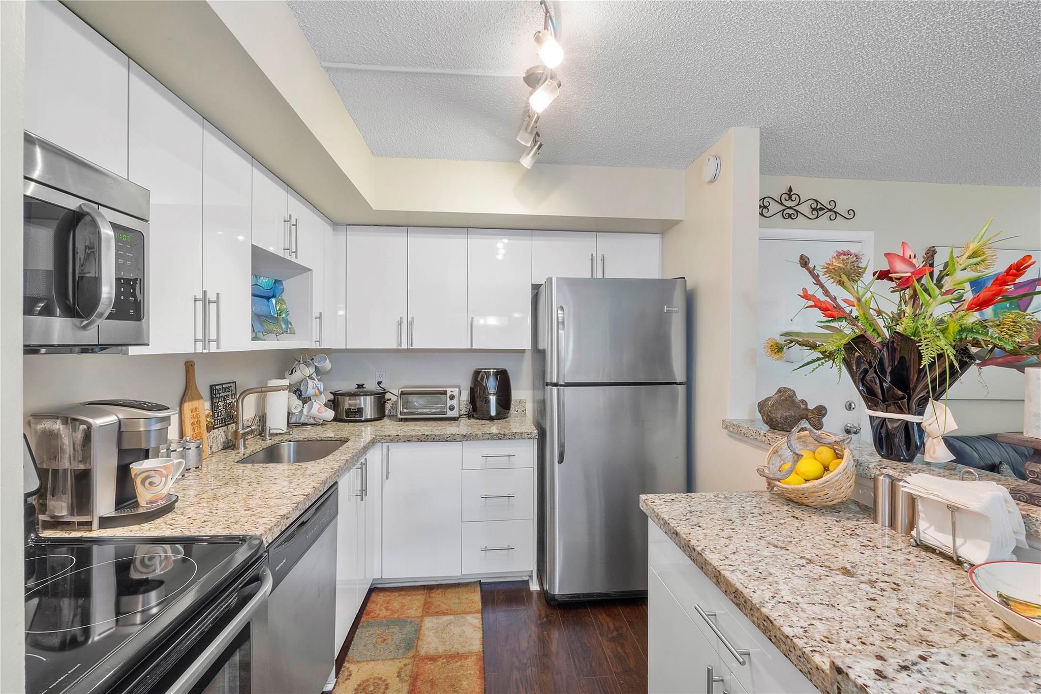 9368 S Belfort Cir 105