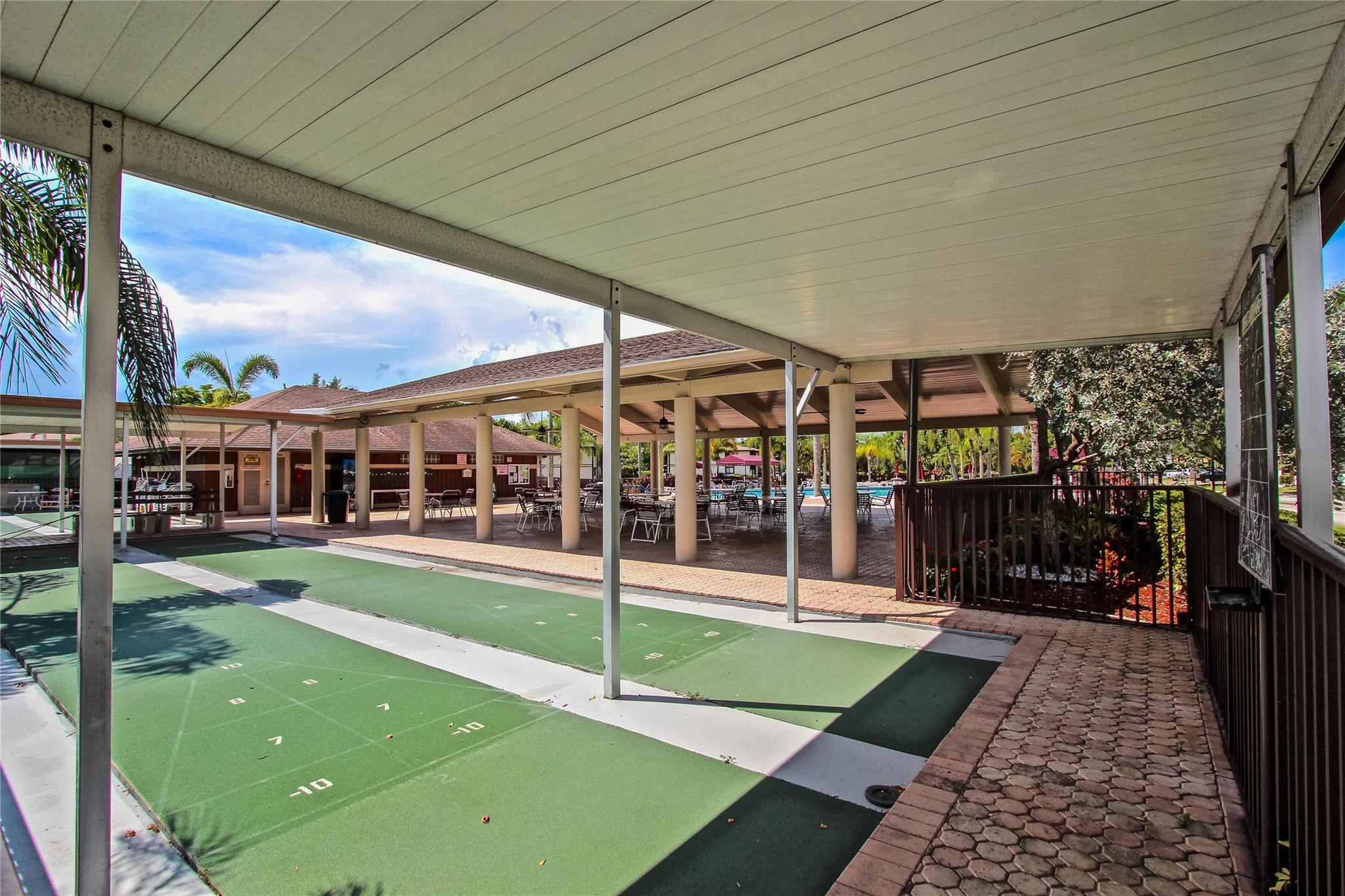 9368 S Belfort Cir 105, Fort Lauderdale, FL, 33321/$152,000 1 9368 S Belfort Cir 105