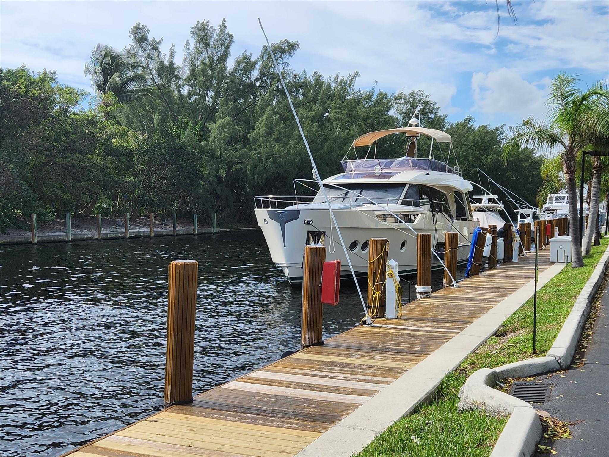 Bay Colony Club - Residential