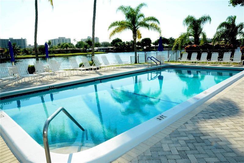 Bay Colony Club - Residential