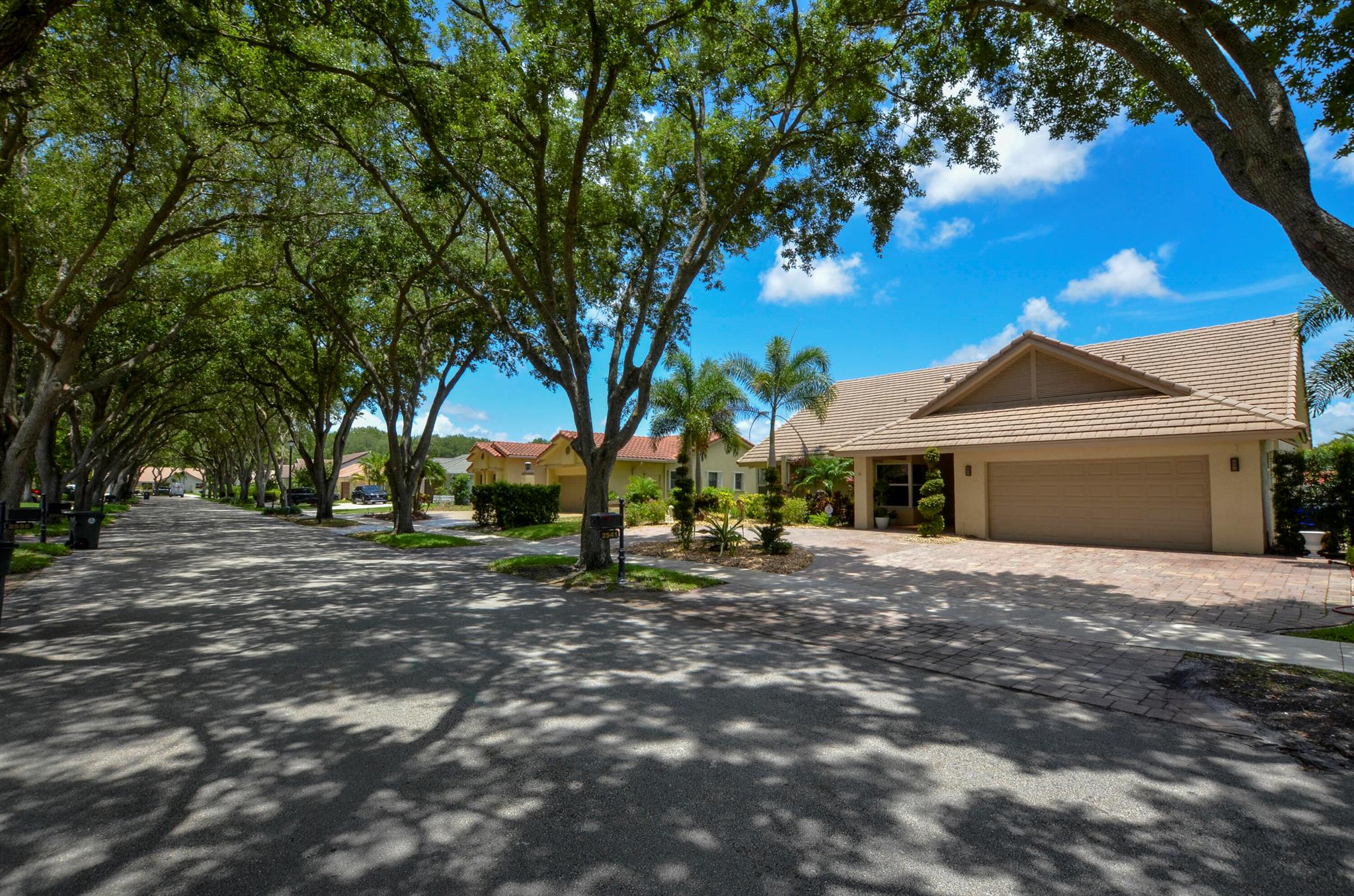 2541 NW 39 Street Street