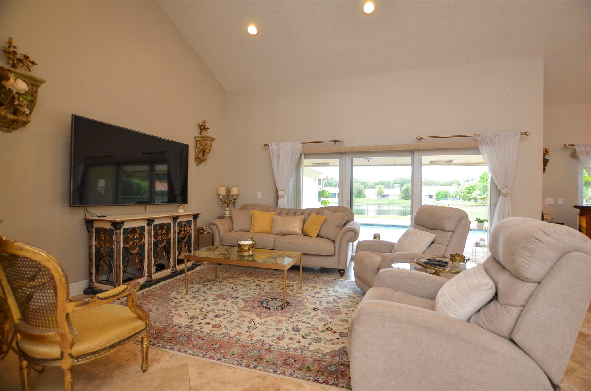 2541 NW 39 Street Street