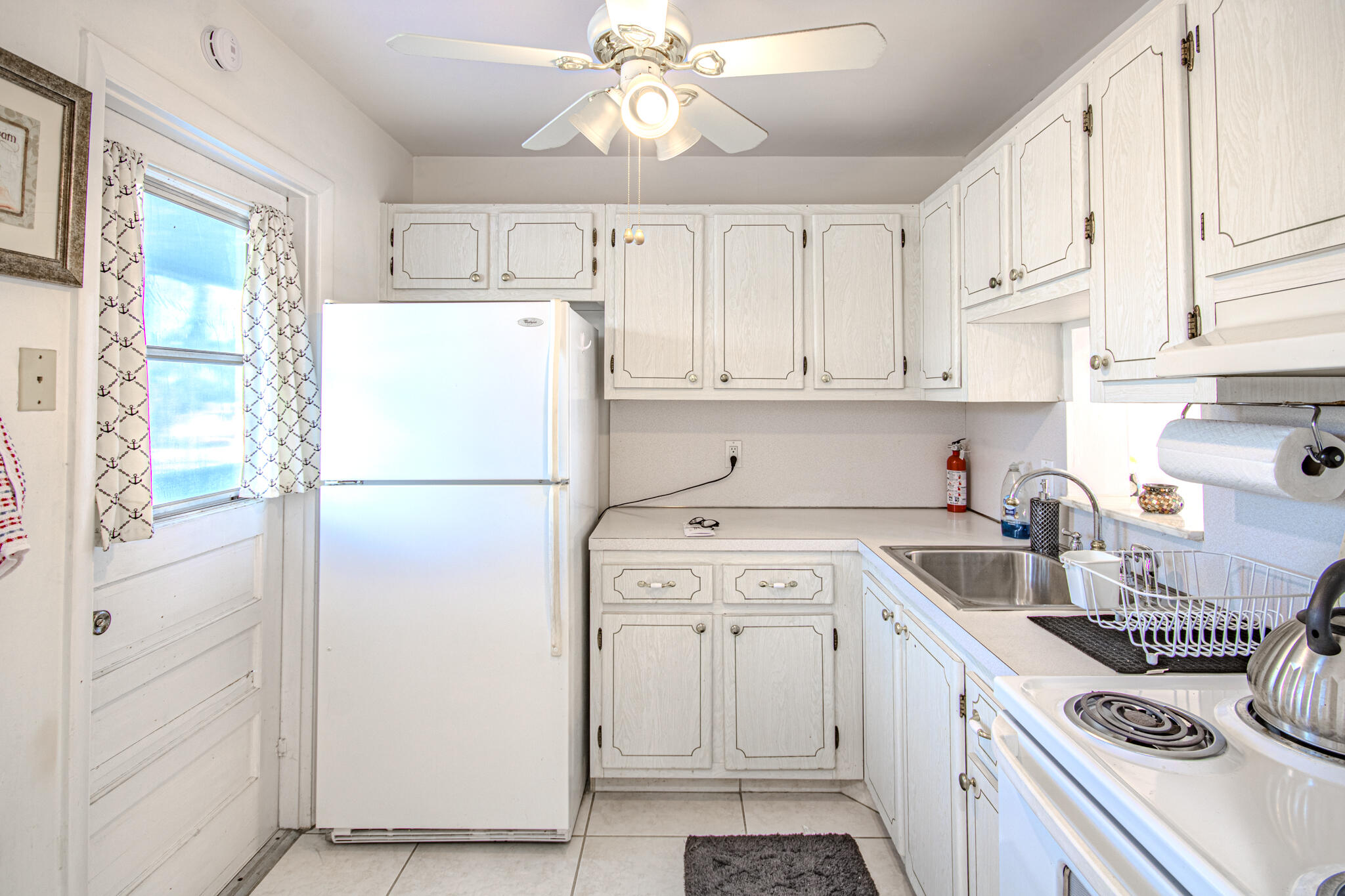 VILLAGE ROYALE CONDO 6 - Residential